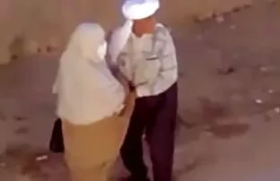 XXX प्रेमी सेक्सी मूवी के वीडियो चलना बेडरूम में एक संगठित त्रिगुट है