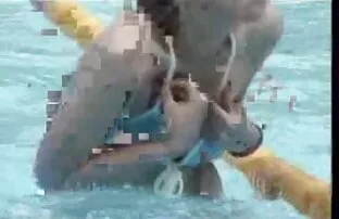 XXX गोरा एक सेक्सी वीडियो में हिंदी मूवी दोस्त से मोटी और मजबूत हो रही है