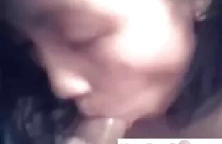 XXX एक महाराज के साथ मेज पर काले बालों हिंदी सेक्सी मूवी पिक्चर के साथ सौंदर्य