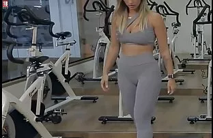 XXX सुंदर लोग अपनी प्रेमिका के साथ बैठक मूवी सेक्सी फिल्म का आनंद लेते हैं