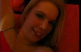 XXX आकर्षक सेक्सी हिंदी पिक्चर मूवी सेक्स सोफे पर घर पर