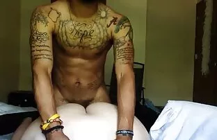 XXX आप के सामने कैंसर आदिवासी सेक्सी मूवी के साथ सफेद और उसकी योनि को स्ट्रोक किया