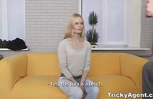 XXX एक खूबसूरत लड़की के सेक्सी फिल्म वीडियो मूवी चेहरे पर