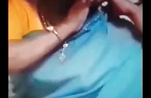 XXX एक गर्म थप्पड़ के साथ टैक्सी चालक अपनी कार में एक यात्री पिक्चर मूवी सेक्सी