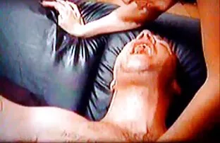 XXX एक सुंदर महिला पुरुष के अनुरोध पर सेक्सी मूवी हॉट एक सदस्य के लिए दिखाएगी